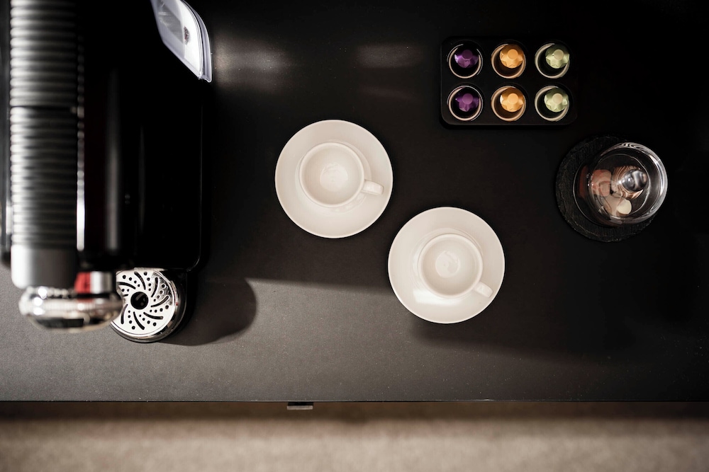 Emperor Suite - Photo 2