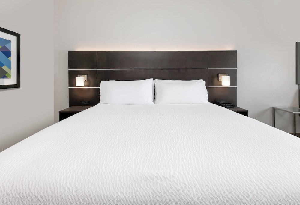 Standard Room, 1 King Bed (Leisure) - Photo 2