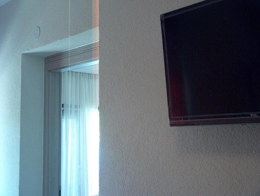 Apartment, 2 Bedrooms, Ground Floor photo 2