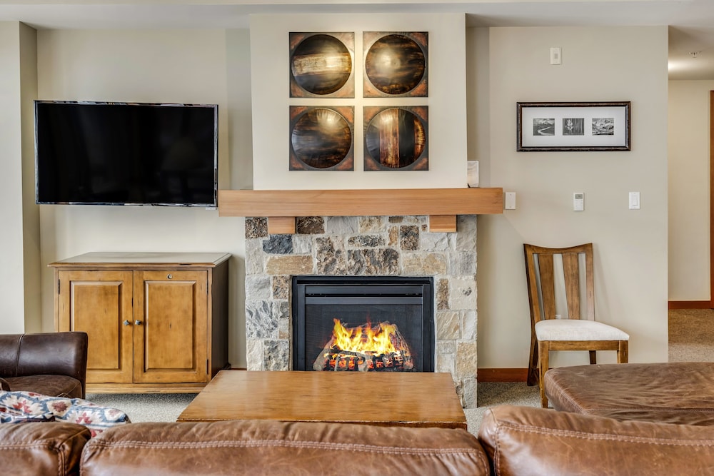 Luxury Condo, 3 Bedrooms, Mountain View photo 1