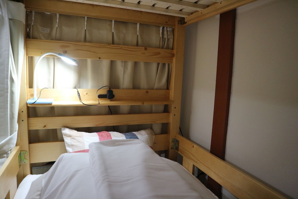 Economy Quadruple Room photo 2