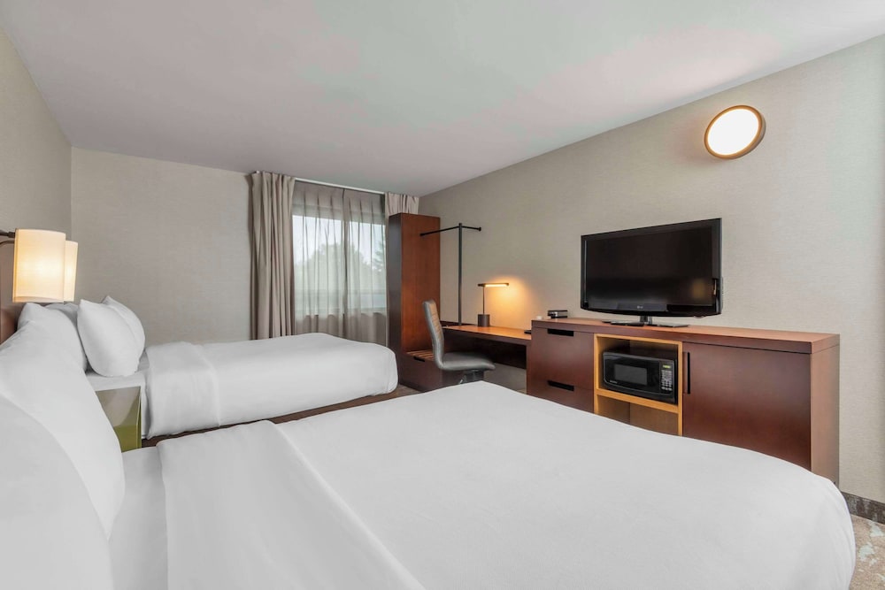 Standard Room, 2 Queen Beds, Non Smoking (Not Pet Friendly ) photo 3