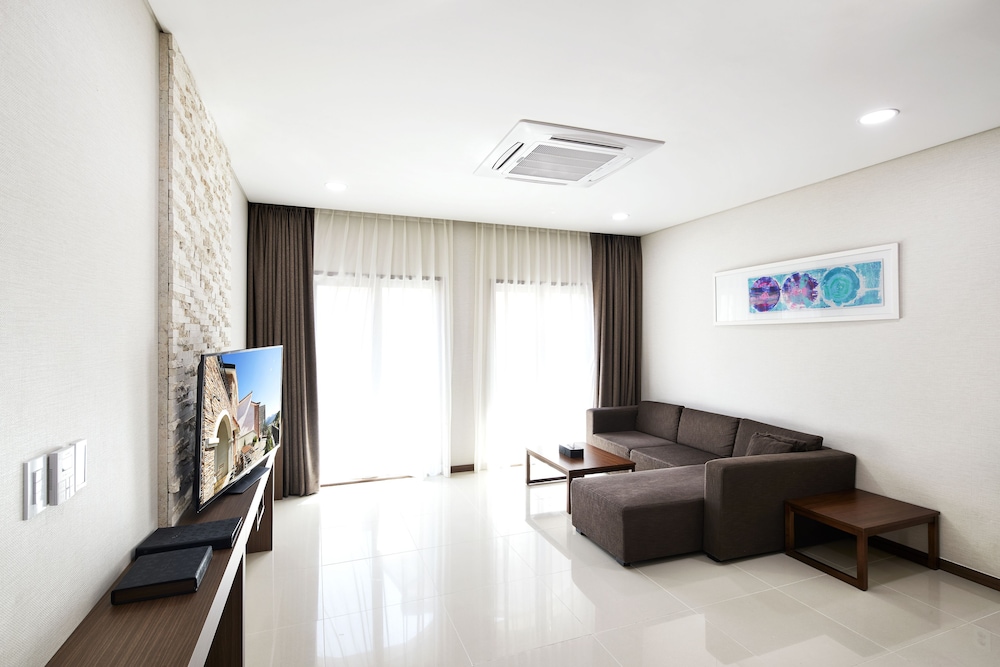 Villa photo 1