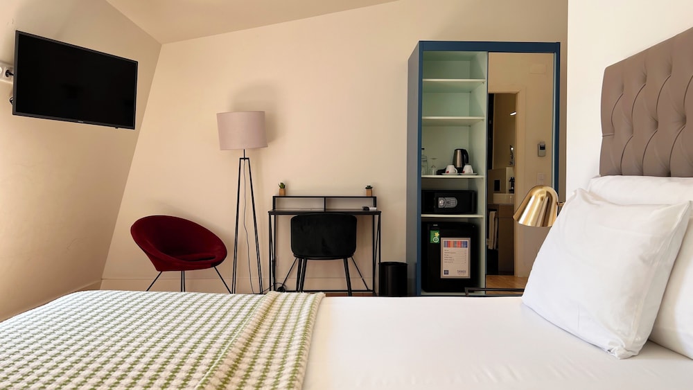 Superior Double or Twin Room thumbnail 5