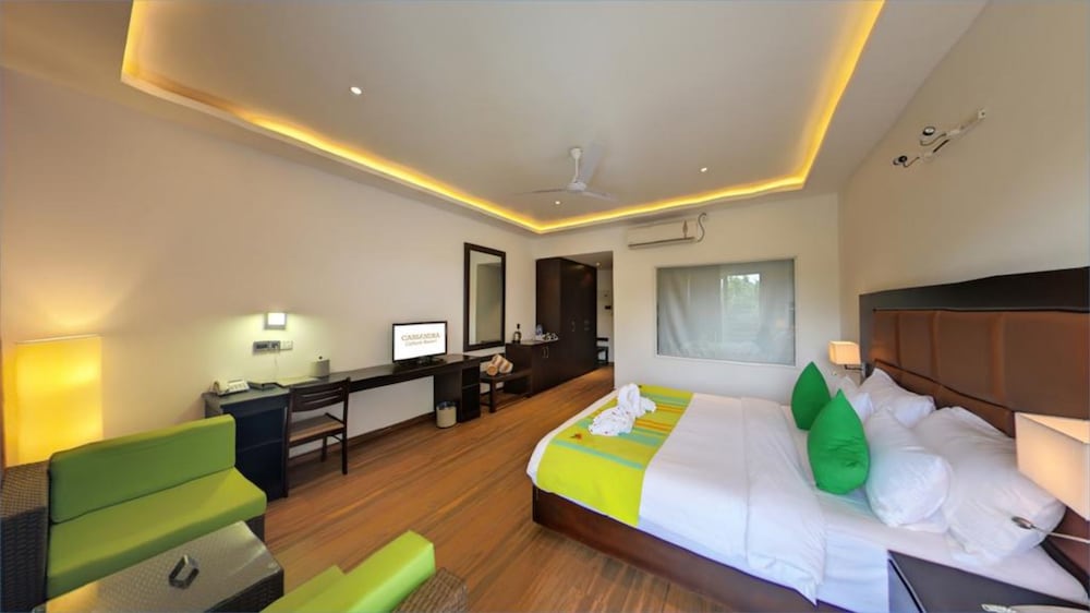 King Suite with Pool View