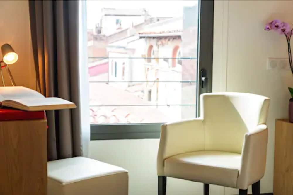 Standard Double Room - Photo 7