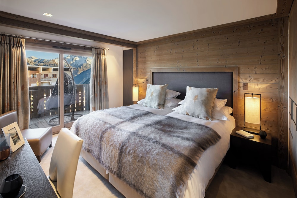 Two-Bedroom Apartments with Mountain/Street View photo 3