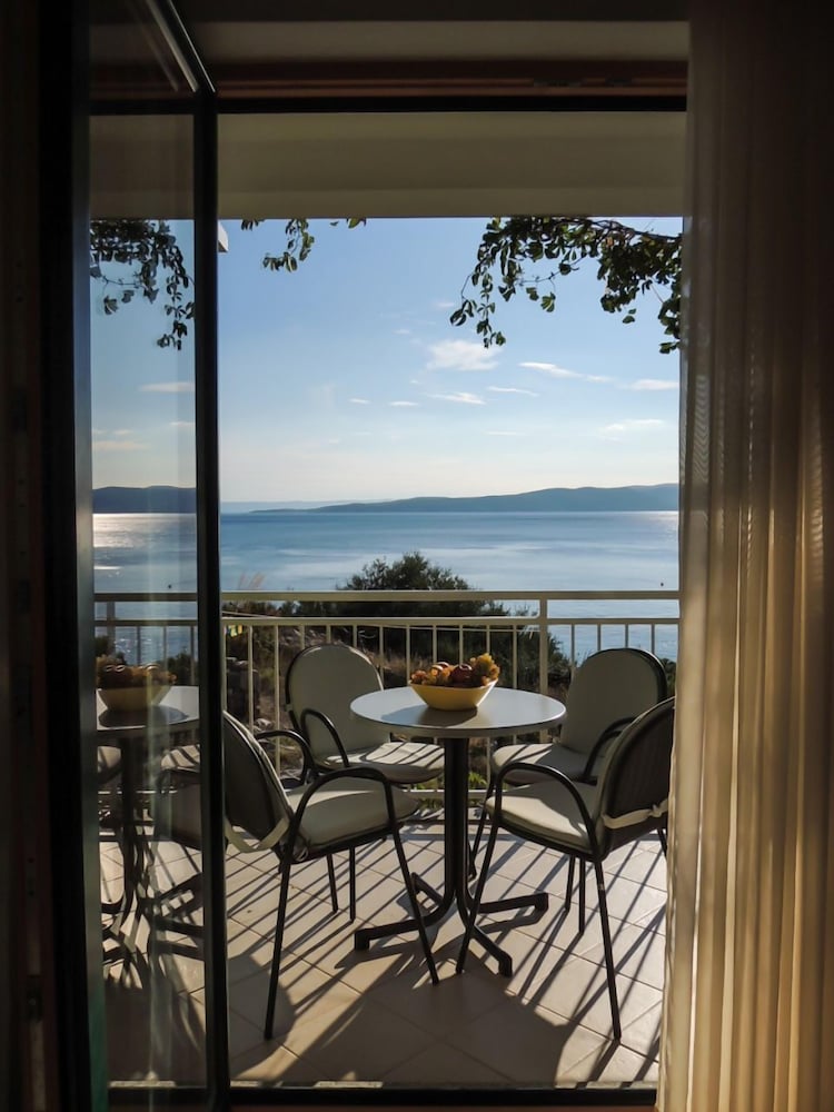 Apartment (Smilja - 150 m from pebble beach - A2)