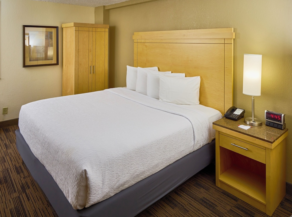 Economy Room, 1 Queen Bed, Accessible, Non Smoking - Photo 1