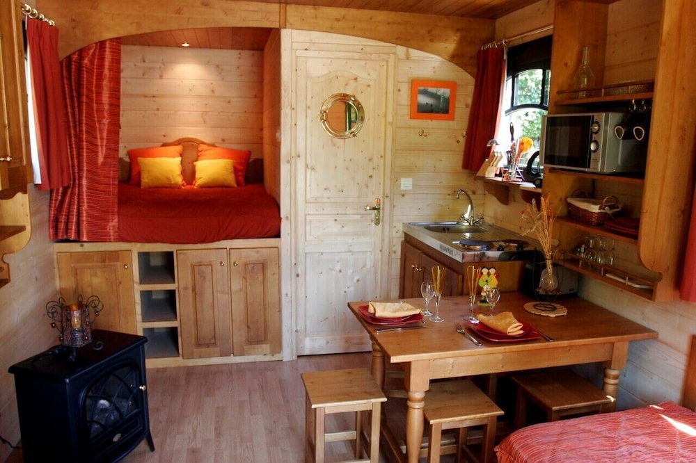 Cabin (Roulotte Boheme) photo 1
