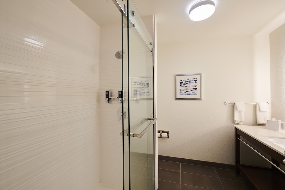 Suite, 1 Bedroom - Photo 6