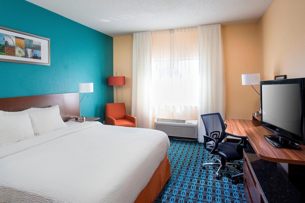 Room, 1 King Bed (Hearing Accessible) - Photo 3