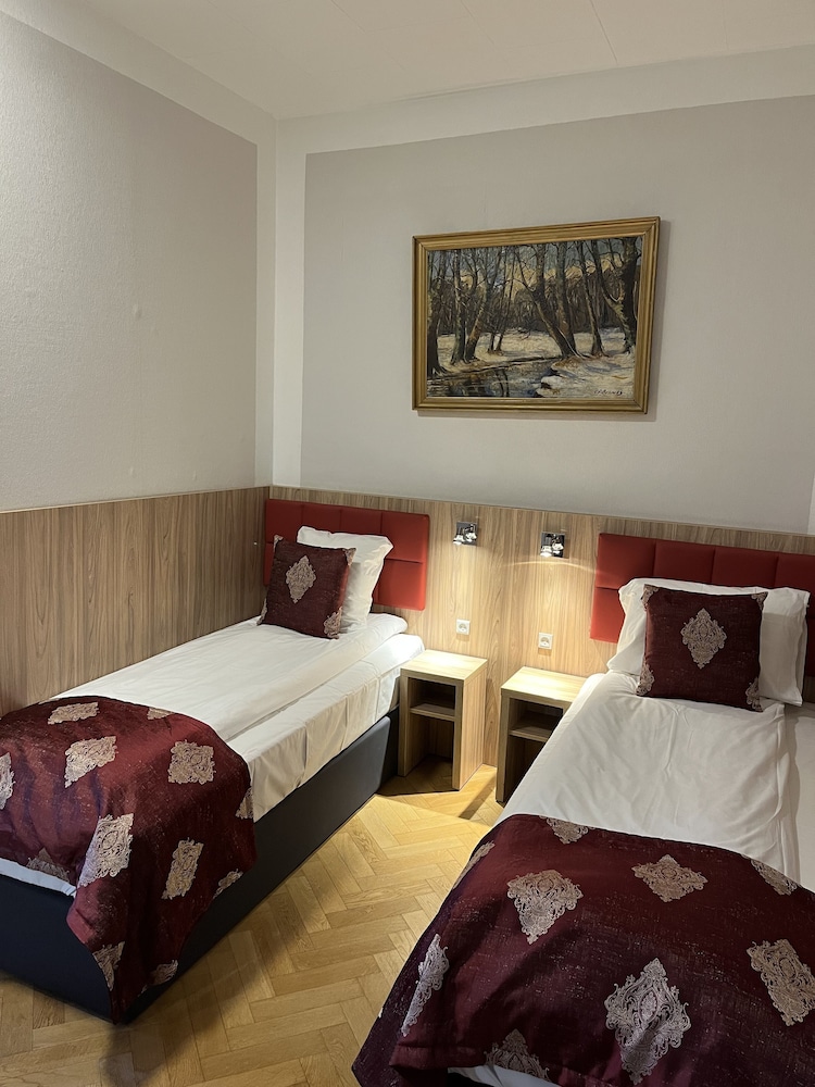 Double or Twin Room photo 3