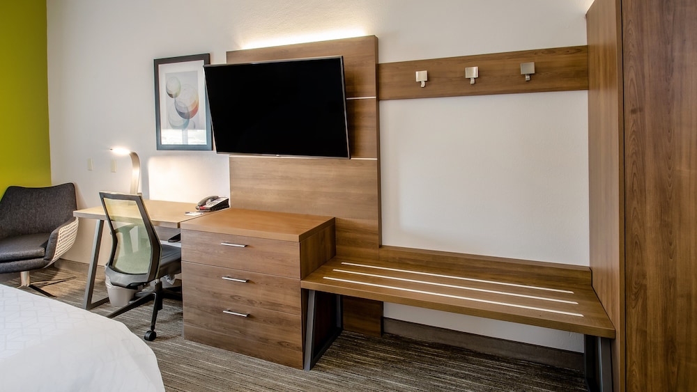 Suite, 1 King Bed (Additional Living Area) - Photo 4