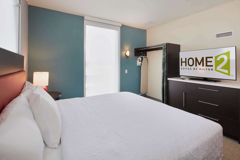 Studio Suite, 1 King Bed, Corner - Photo 2