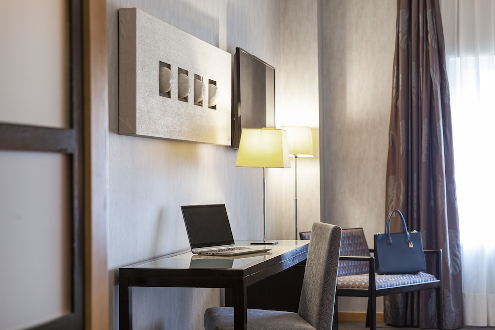Twin Room - Photo 3