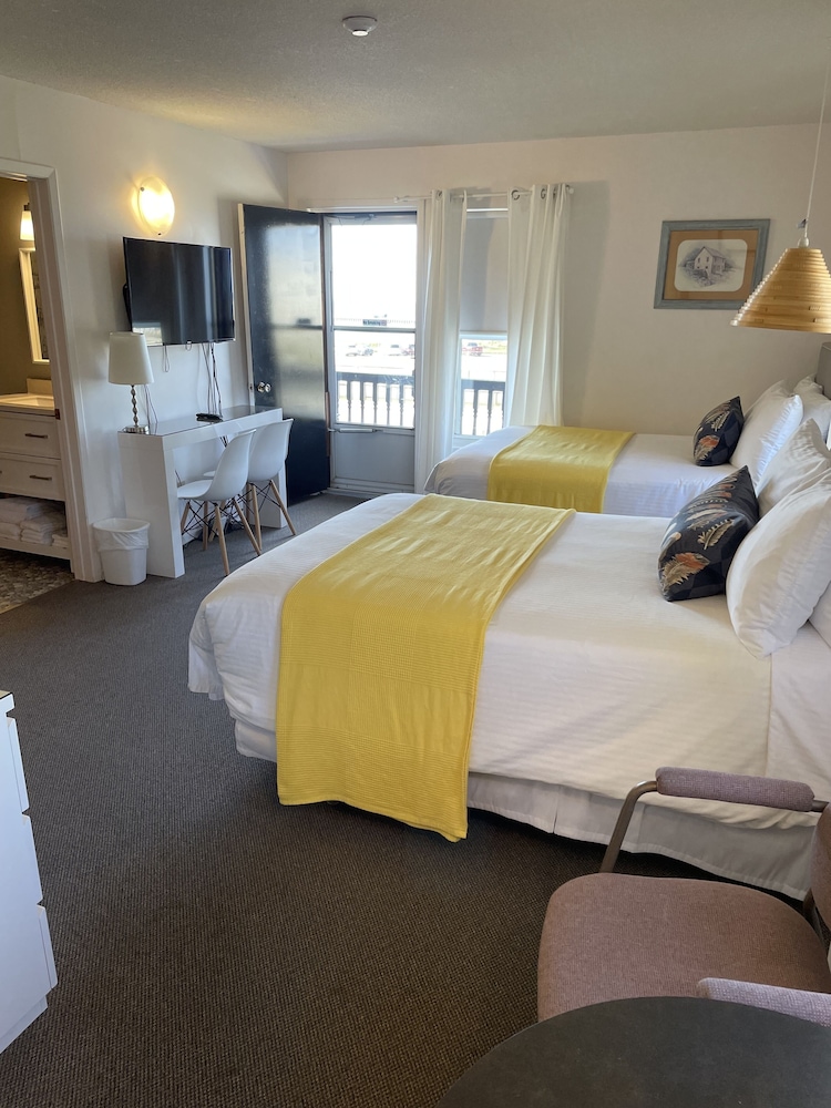 Executive Room, 2 Double Beds, Balcony, Beach View (202)