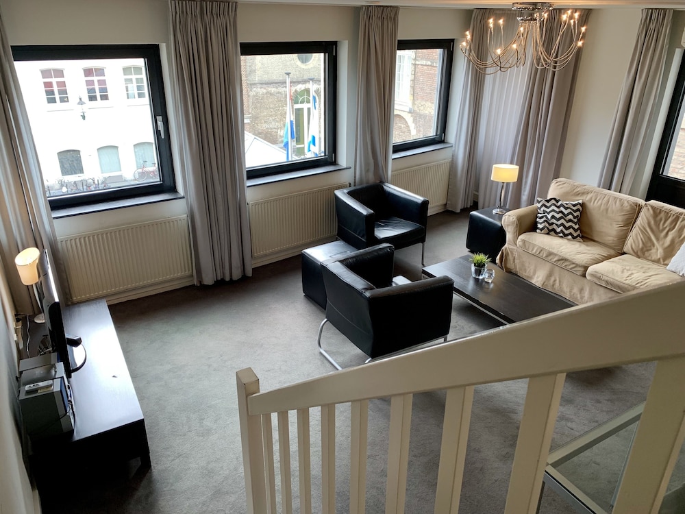 City Apartment - Photo 4