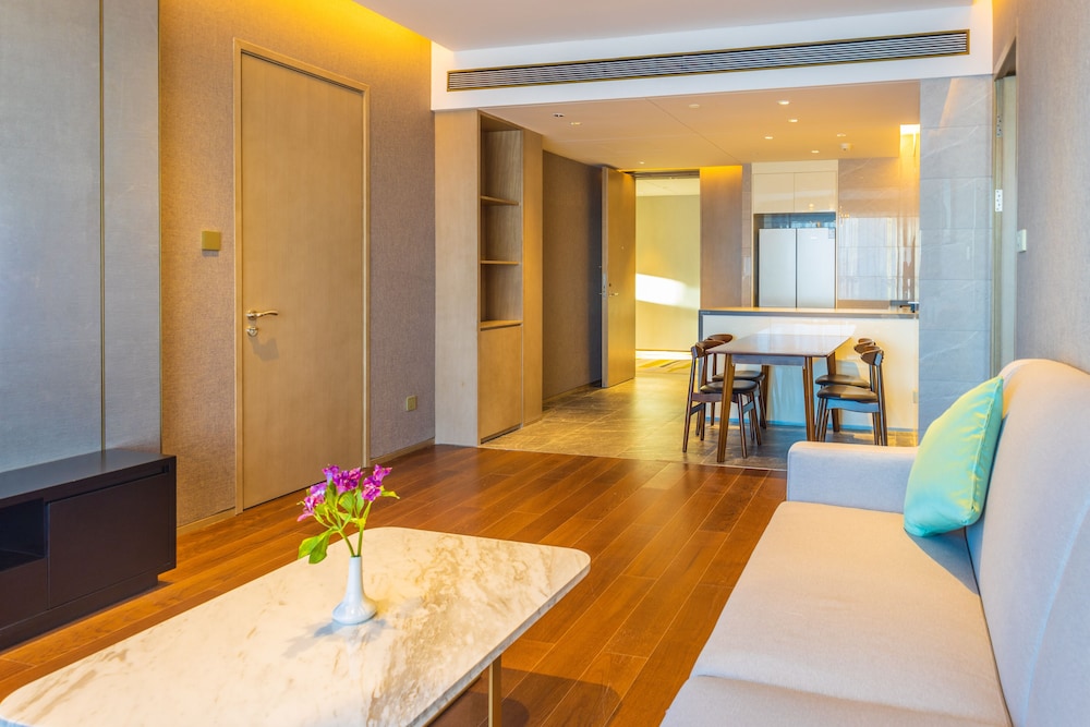Apartment, 3 Bedrooms - Photo 2