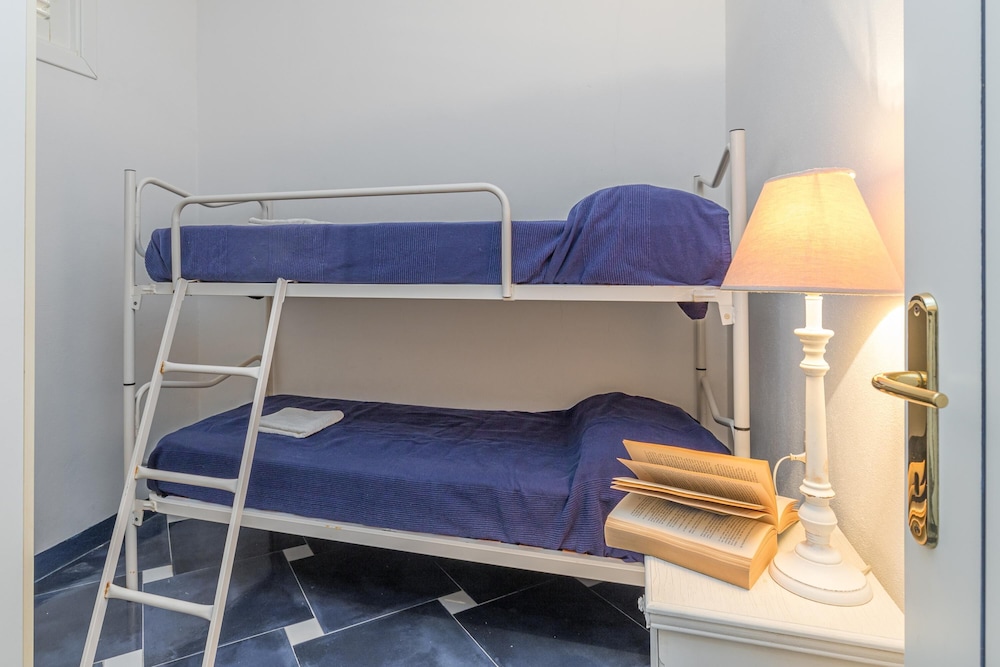 Family Apartment, 2 Bedrooms (I Fari 98 600mt From The Beach)