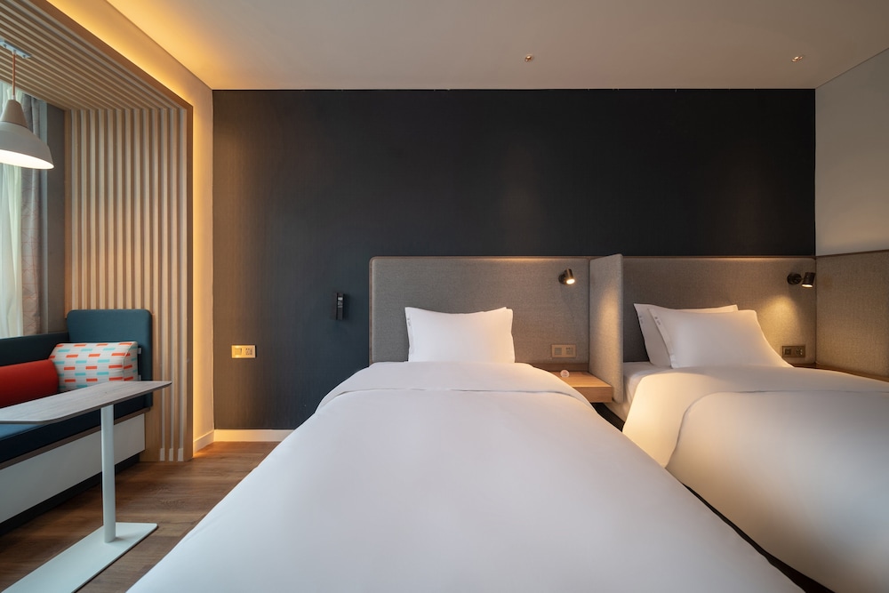 Standard Room, 2 Twin Beds - Photo 1