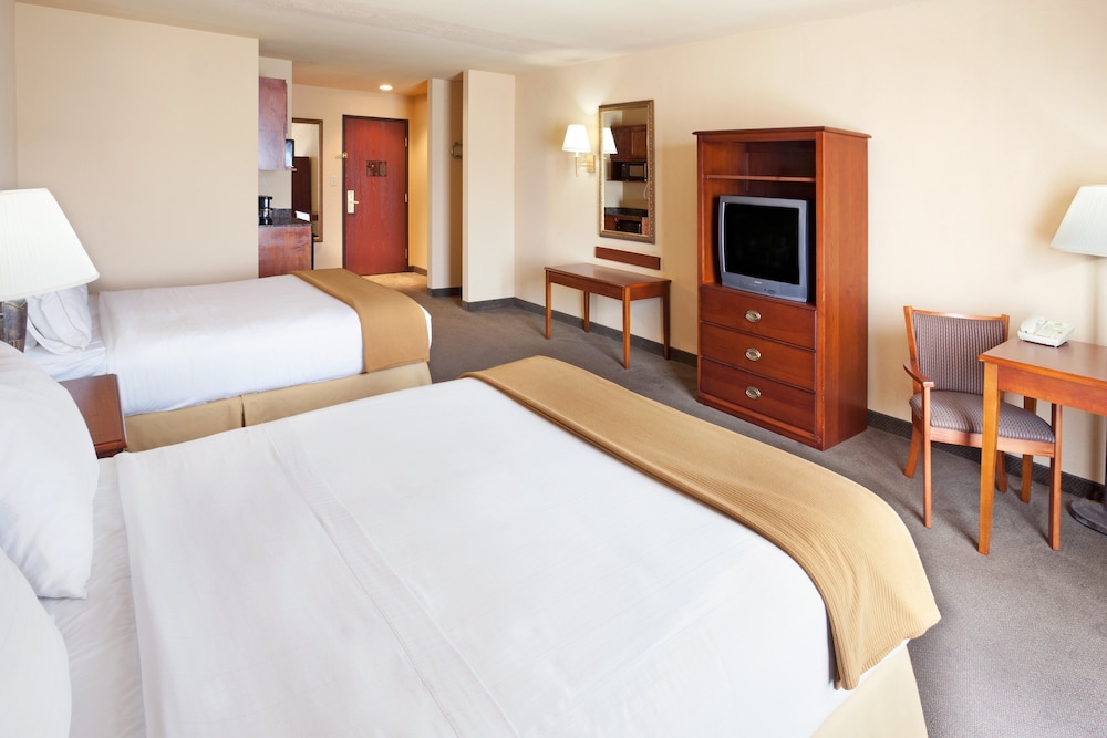 Standard Room, 2 Queen Beds - Photo 1