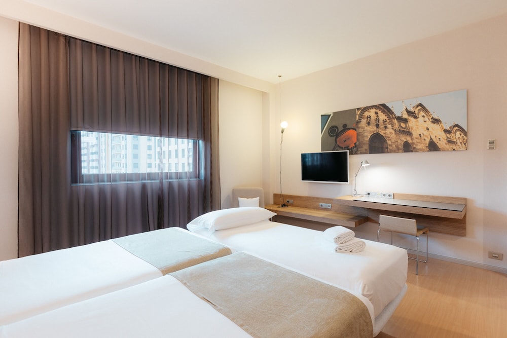 Deluxe Room (with extra bed) - Photo 1