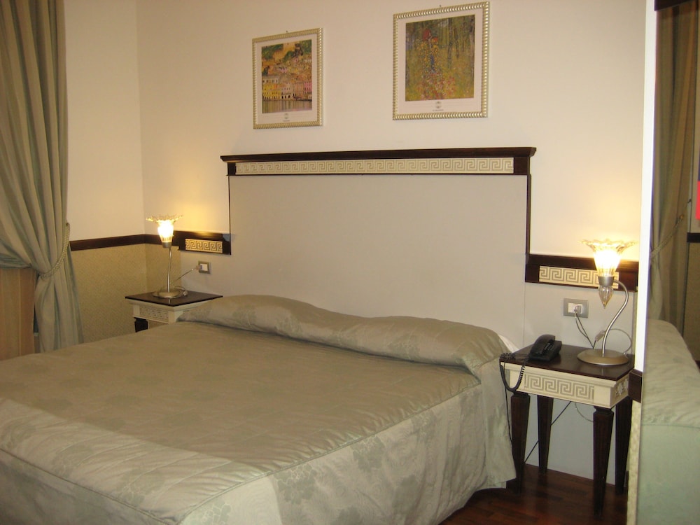 Classic Double or Twin Room - Photo 1