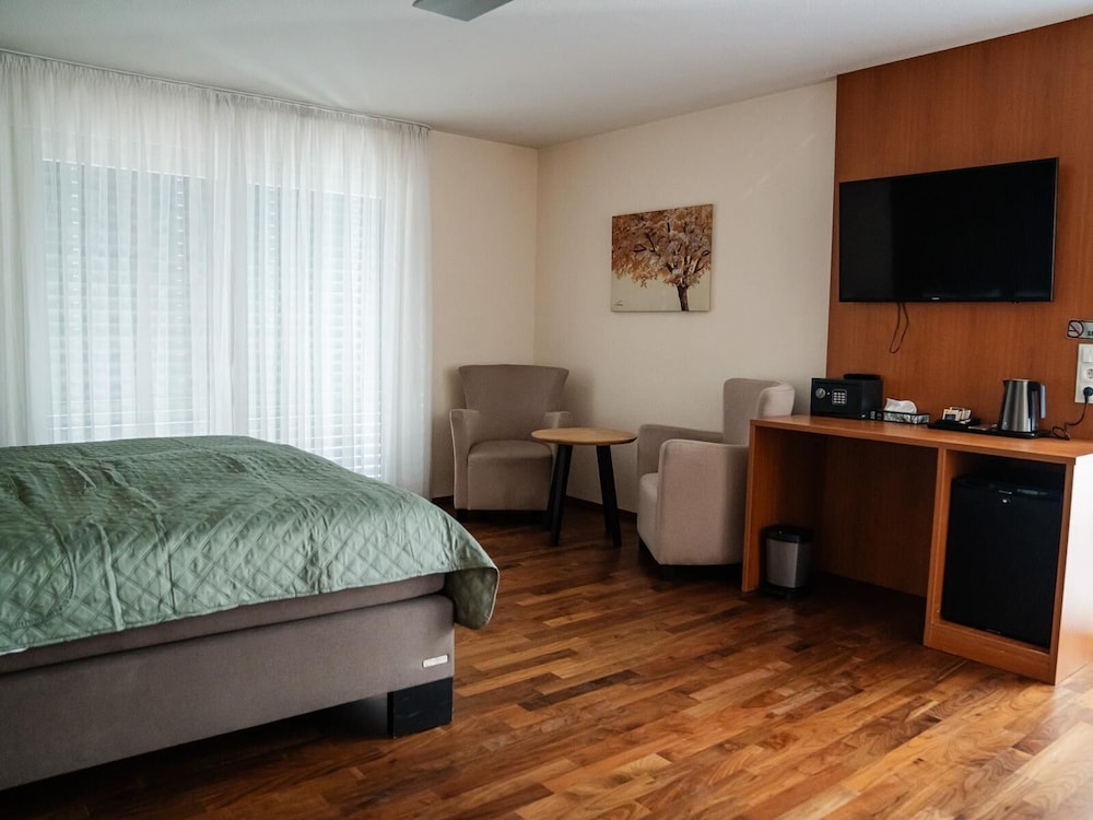 Deluxe Room, Balcony, Courtyard View
