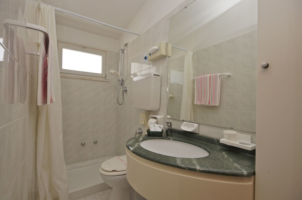 Economy Double Room photo 2
