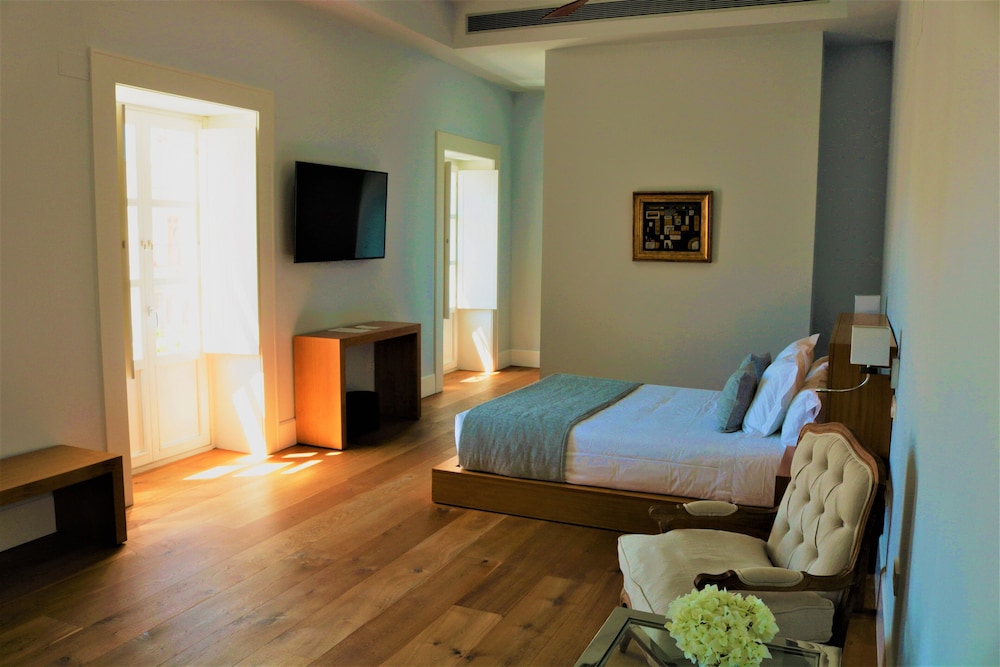 Premium Room - Photo 11