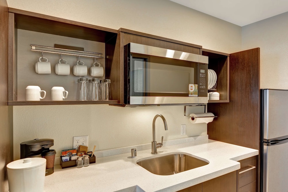 Suite, 1 King Bed, Accessible, Bathtub