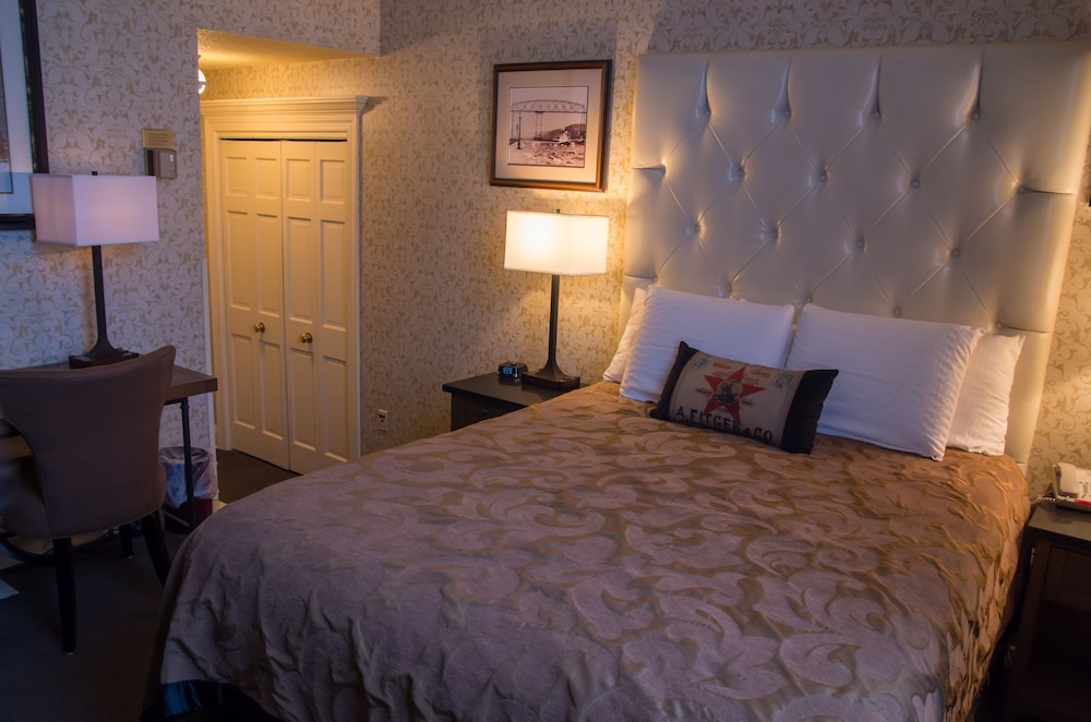 Standard Room, 1 Queen Bed, City View photo 2