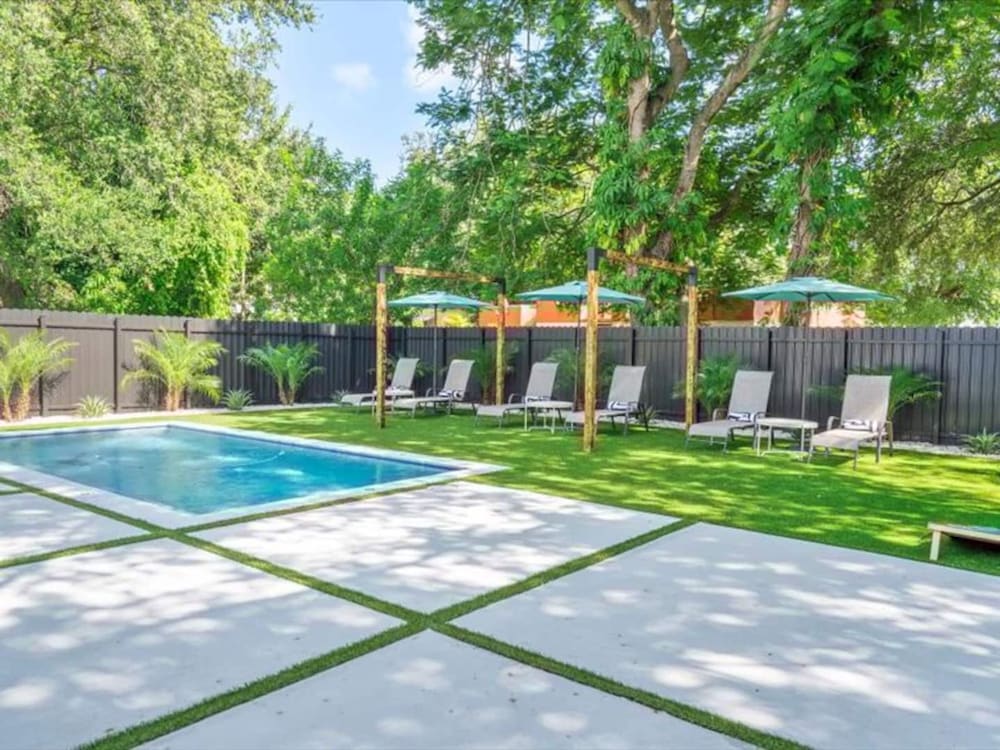 Sleek Modern Miami Getaway With Pool Oasis, 사진 21
