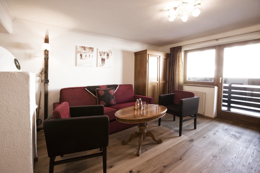 Family Suite, 2 Bedrooms, Balcony photo 3