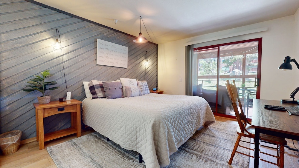 Condo, 2 Bedrooms