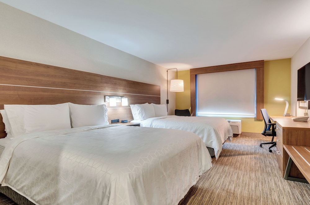 Suite, Multiple Beds - Photo 2