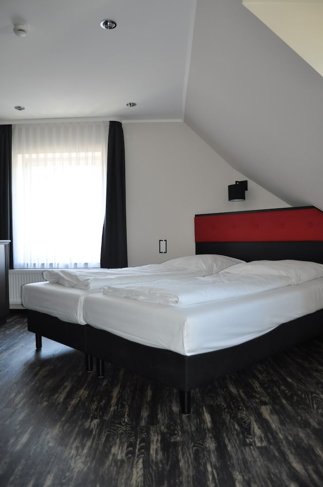 Deluxe Suite, 1 Bedroom, Bathtub, Resort View photo 2