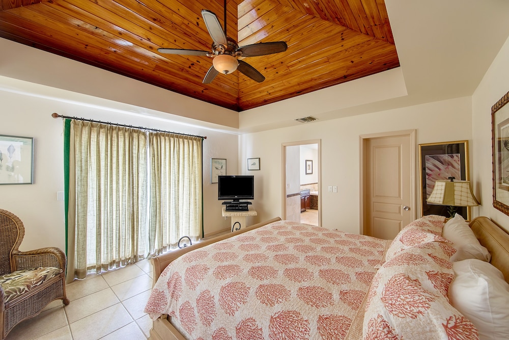 2-Bedroom Oceanfront (2312) photo 2