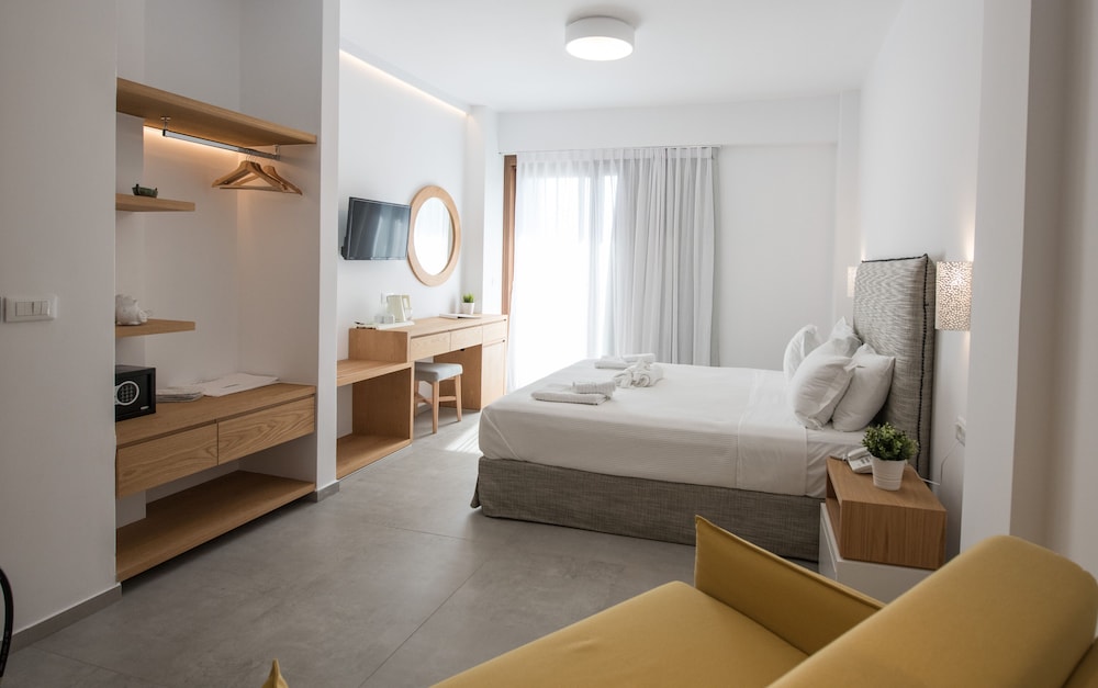 Classic Triple Room, Sea View photo 3