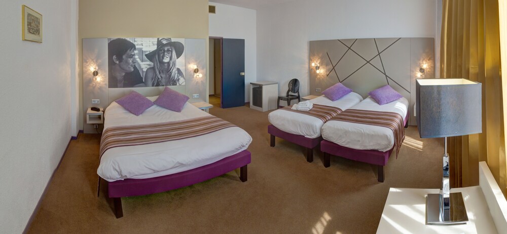 Family Quadruple Room - Photo 2