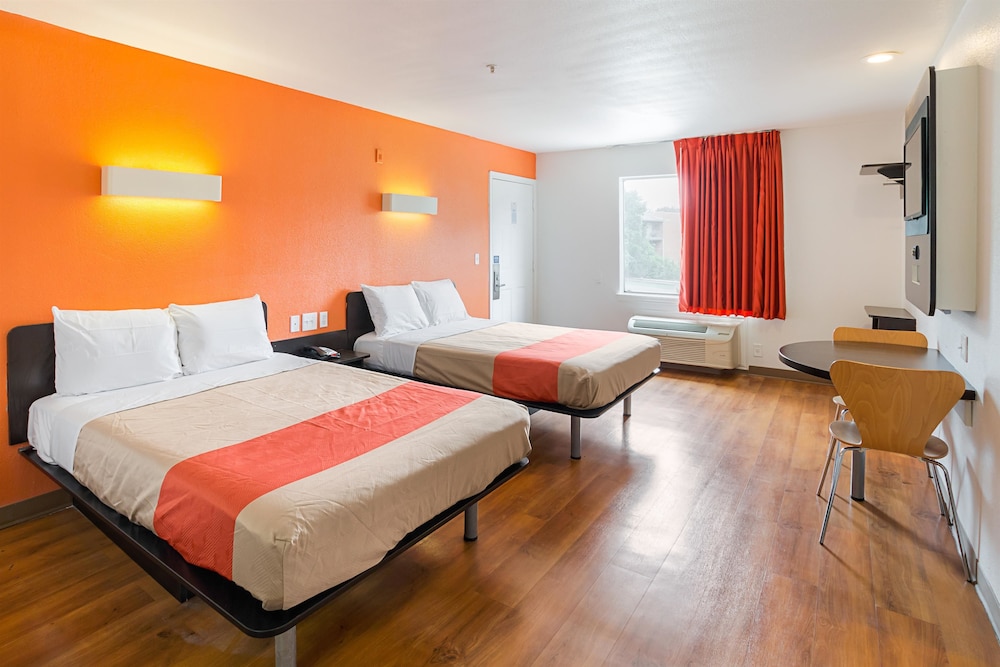 Standard Room, 2 Double Beds, Accessible, Non Smoking photo 1
