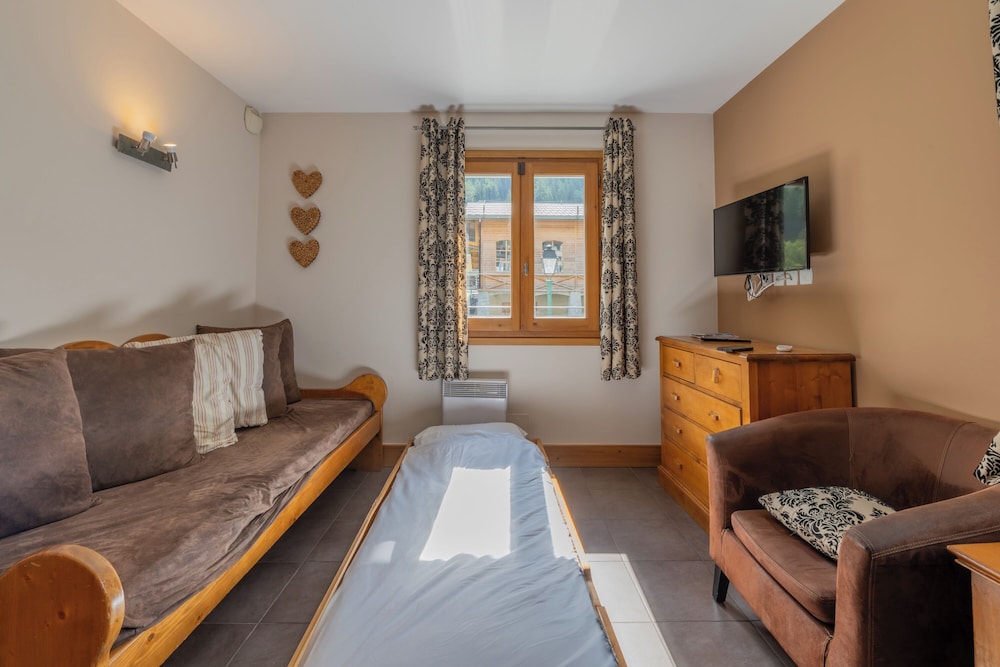 Family Apartment, Multiple Bedrooms (Vallorcine Balme 06 Ski In / Ski Out) Family Apartment, Multiple Bedrooms (Vallorcine Balme 06 Ski In / Ski Out)