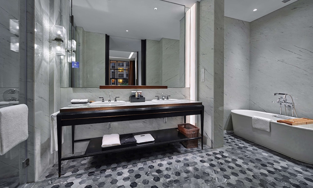 Deluxe Suite, 1 Bedroom thumbnail 6