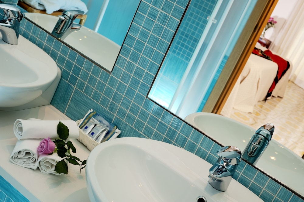 Classic Double or Twin Room - Photo 6