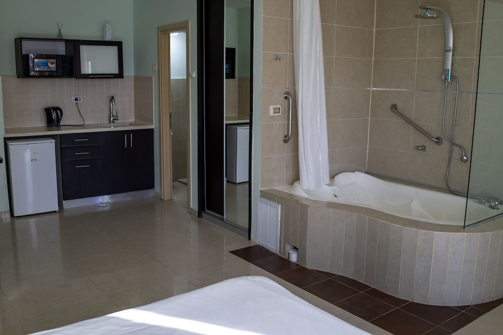 Deluxe Quadruple Room, Sea View photo 3