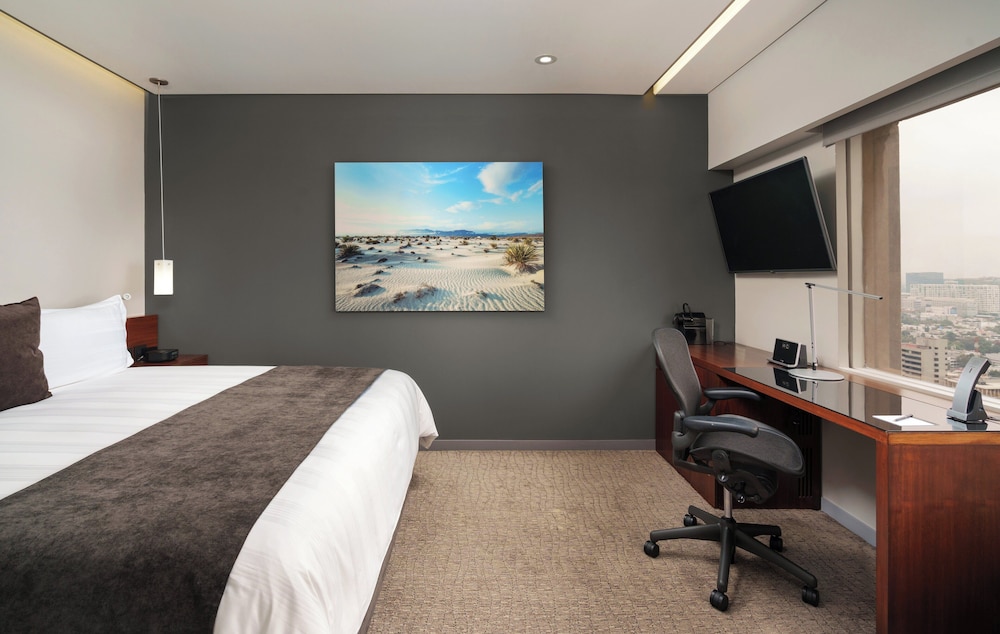 Classic Room, 2 Queen Beds (Chapultepec Park View) thumbnail 6