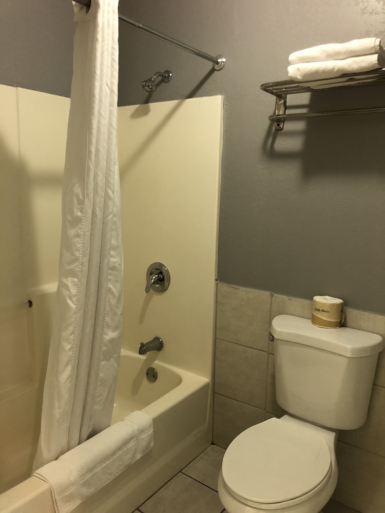 Deluxe Suite, 1 King Bed - Photo 3
