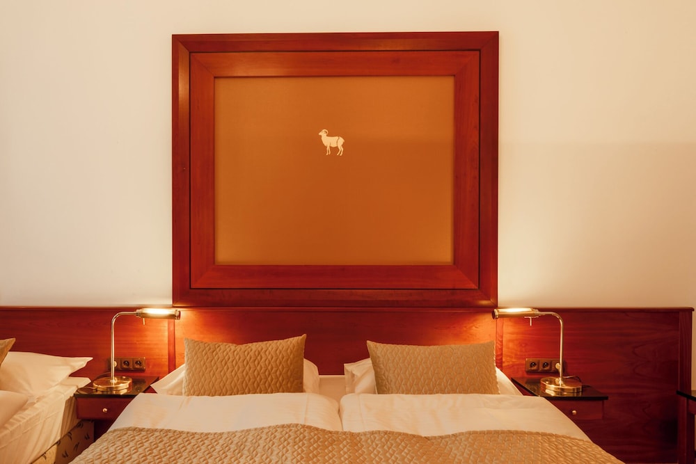 Deluxe Triple Room, Balcony, City View photo 2