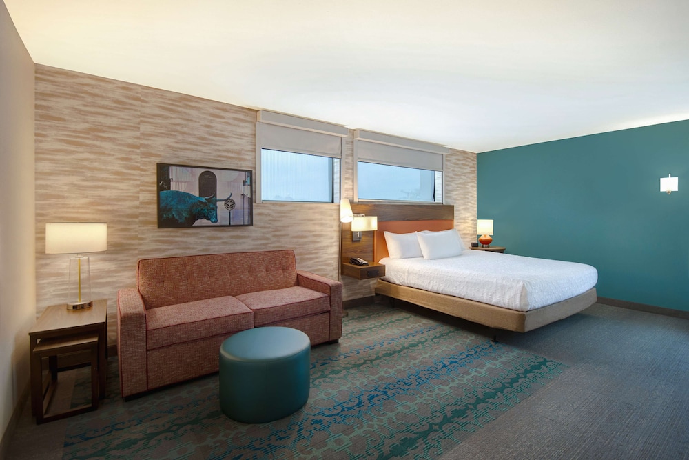 Studio, 1 King Bed, Accessible, Bathtub photo 3